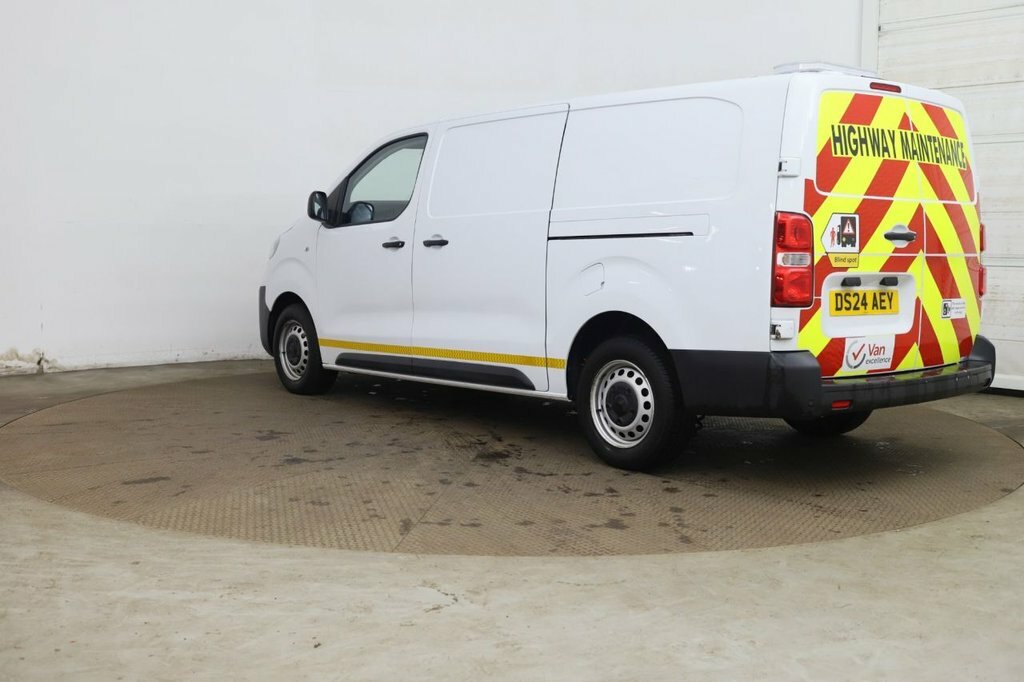 Vauxhall Vivaro 2L Prime 6Dr White #4