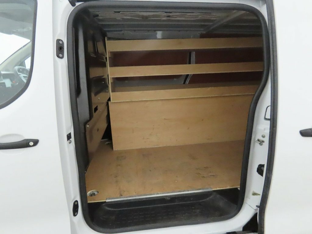Vauxhall Vivaro 2L Prime 6Dr White #6
