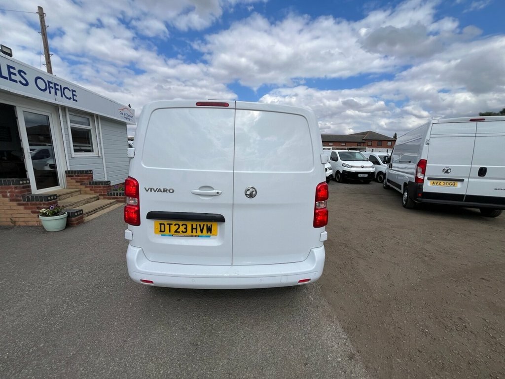 Vauxhall Vivaro 1.5L Pro 6Dr White #4