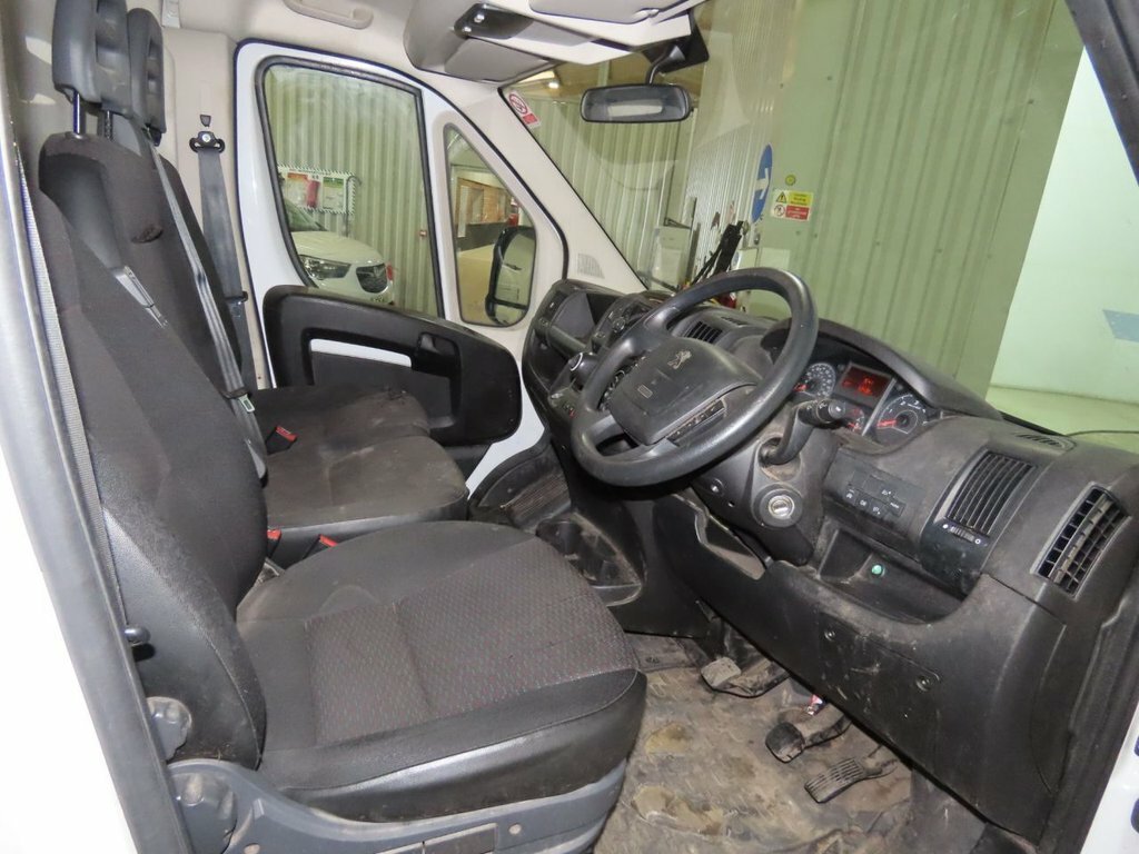 Peugeot Boxer Boxer Luton 0.0 White #9