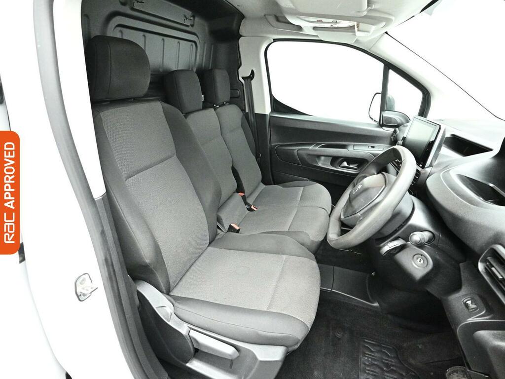 Peugeot E-Partner 800 50Kwh Professional Premium Standard Panel Van White #2