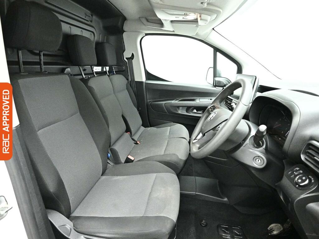 Vauxhall Combo 1.5 Turbo D 2300 Sportive Panel Van Man YP22CNA White #2
