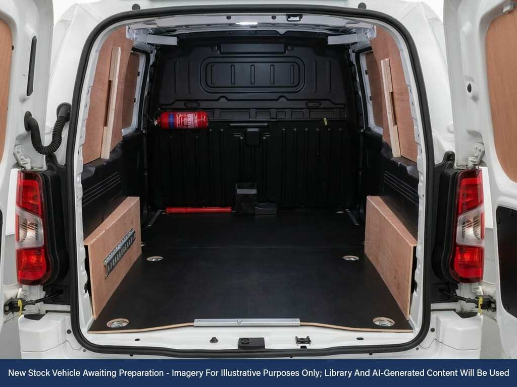 Vauxhall Combo 1.5 Turbo D 2300 Sportive Panel Van Man White #5