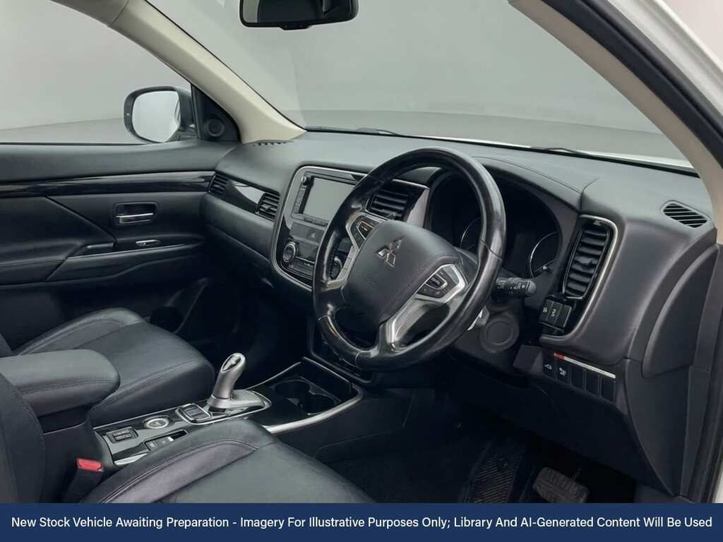 Mitsubishi Outlander 2.0H 12Kwh 4H Suv Plug-in Hybrid Cvt 4W White #2