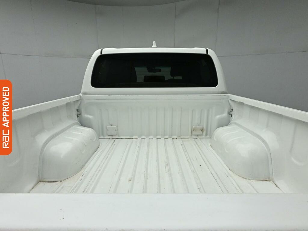 Toyota HILUX 2.8 D-4d Invincible Pickup Double Cab M White #3