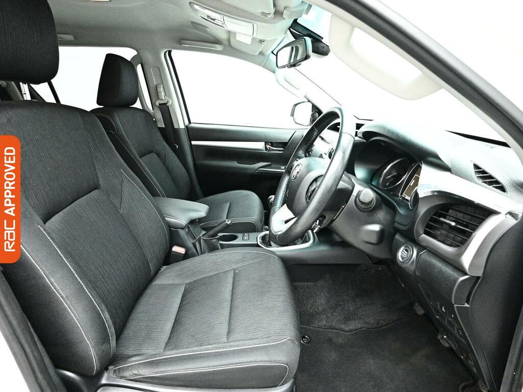 Toyota HILUX 2.8 D-4d Invincible Pickup Double Cab M White #2