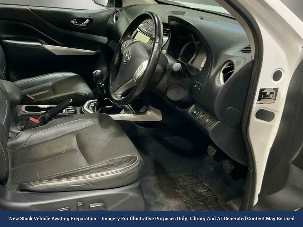 Nissan Navara 2.3 Dci Tekna Pickup Double Cab White #2