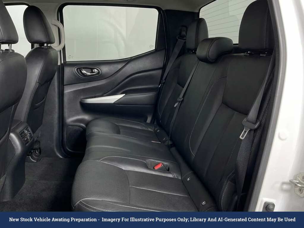 Nissan Navara 2.3 Dci Tekna Pickup Double Cab White #3