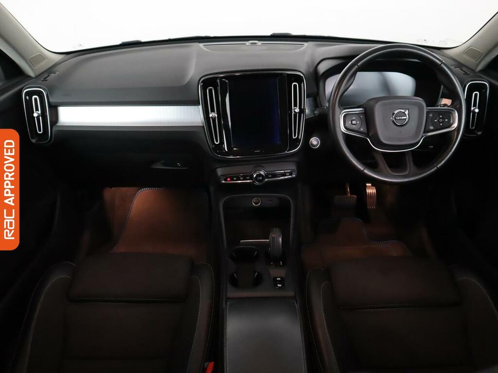 Volvo XC40 2.0 D3 Momentum Pro Suv Awd Euro 6 CU69HKO White #2