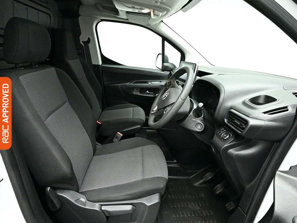 Vauxhall Combo 1.5 Turbo D 2300 Dynamic Panel Van Manu DY23GOE White #2