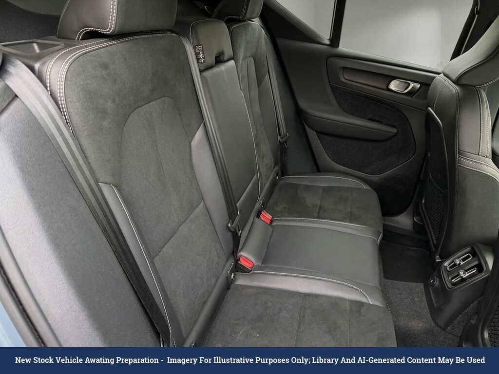 Volvo XC40 1.5H T5 Twin Engine Recharge 10.7Kwh R-design Suv Grey #4