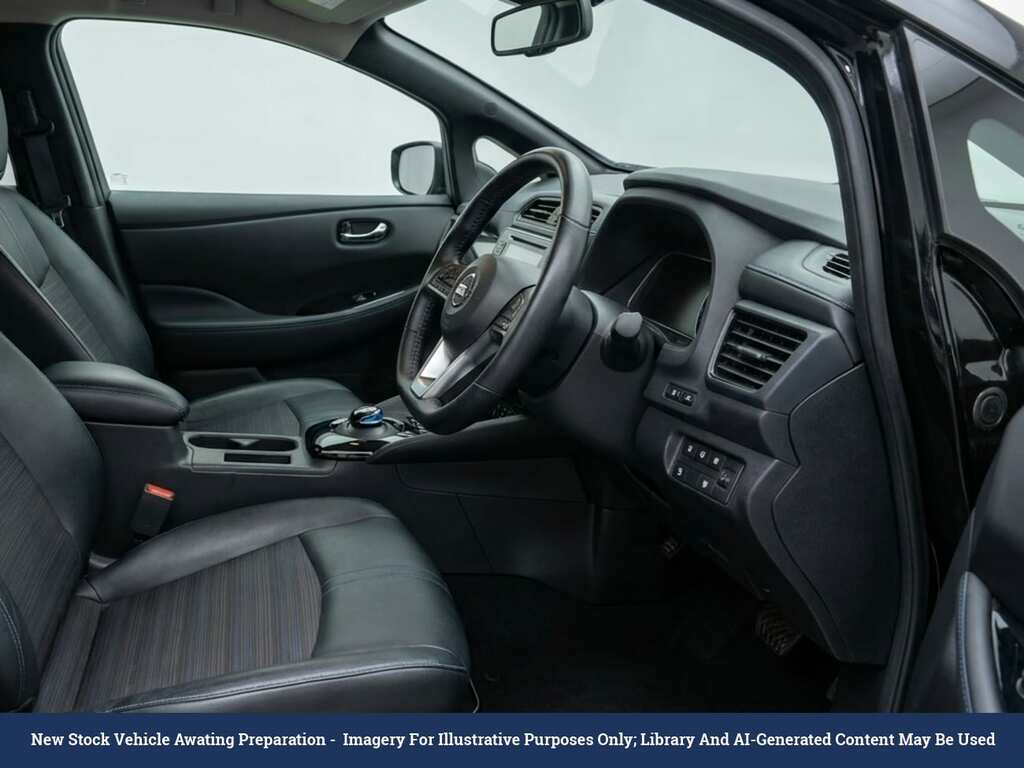 Nissan Leaf 40Kwh N-connecta Hatchback 150 Black #2