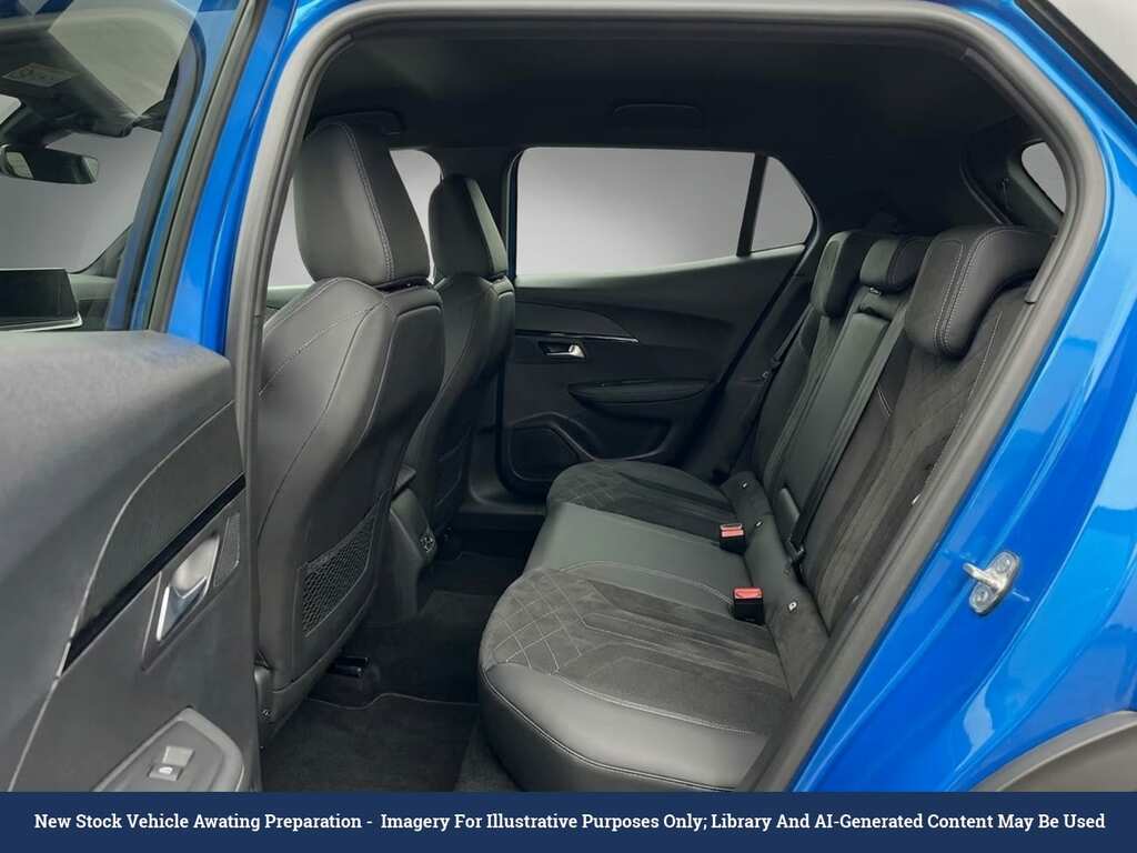 Peugeot e-2008 50Kwh Gt Premium Suv 136 Ps Blue #4
