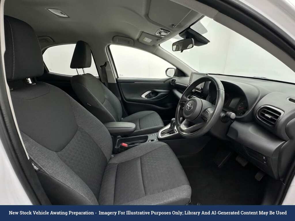 Toyota Yaris 1.5 Vvt-h Design Hatchback Hybrid E-cvt Grey