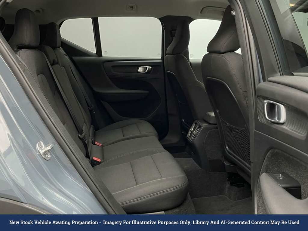 Volvo C40 Recharge 69Kwh Core Suv 231 Ps Grey #3