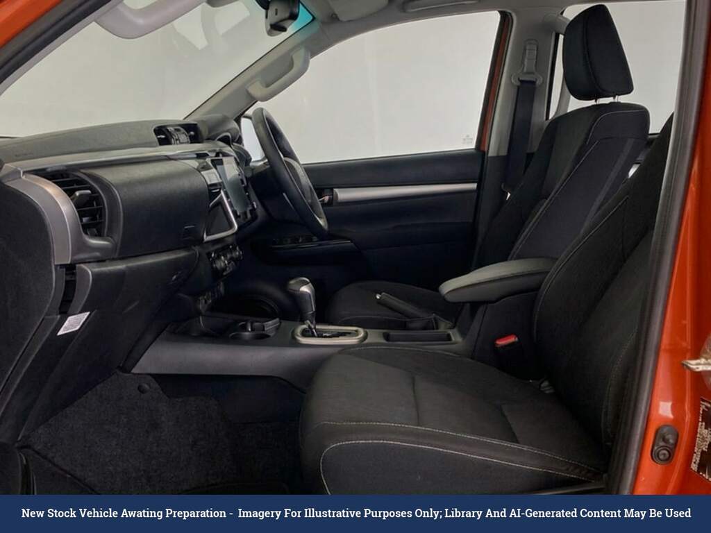 Toyota HILUX 2.4 D-4d Invincible Pickup Double Cab A Orange #2