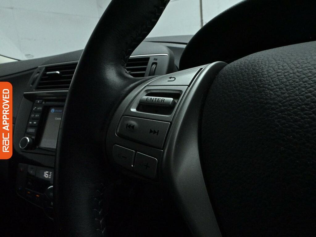 Nissan Pulsar Hatchback #17