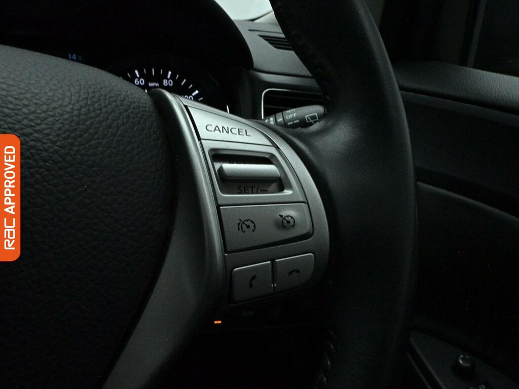 Nissan Pulsar Hatchback #19