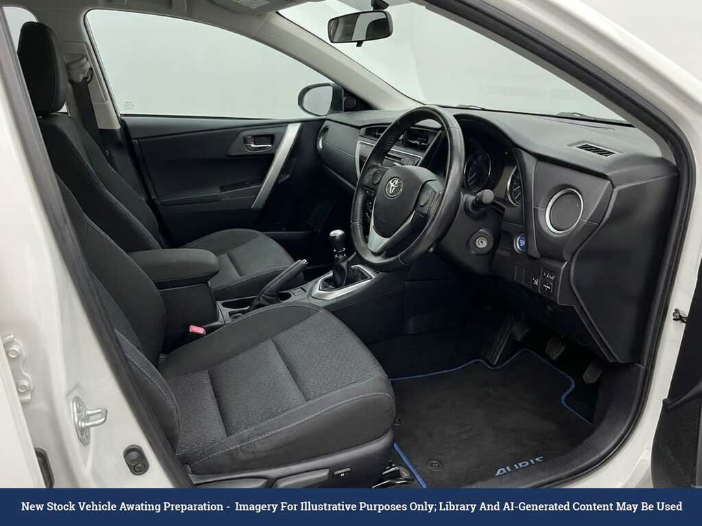 Toyota Auris 1.8 Vvt-h Icon Plus Hatchback Hybrid Cv White