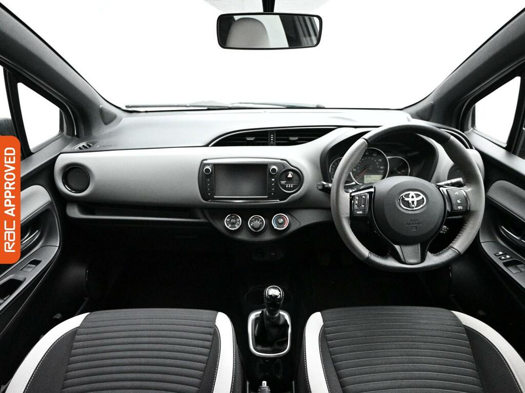 Toyota Yaris 1.33 Dual Vvt-i Design Hatchback White #2