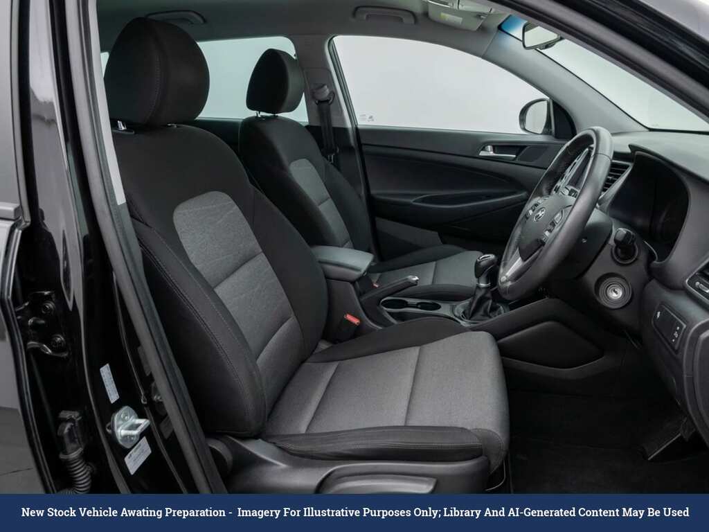 Hyundai Tucson 1.6 Gdi Se Nav Suv Euro 6 Ss Black #3