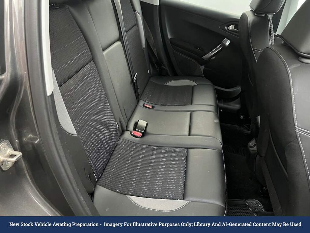 Peugeot 2008 1.6 Bluehdi 100 Active Black #3