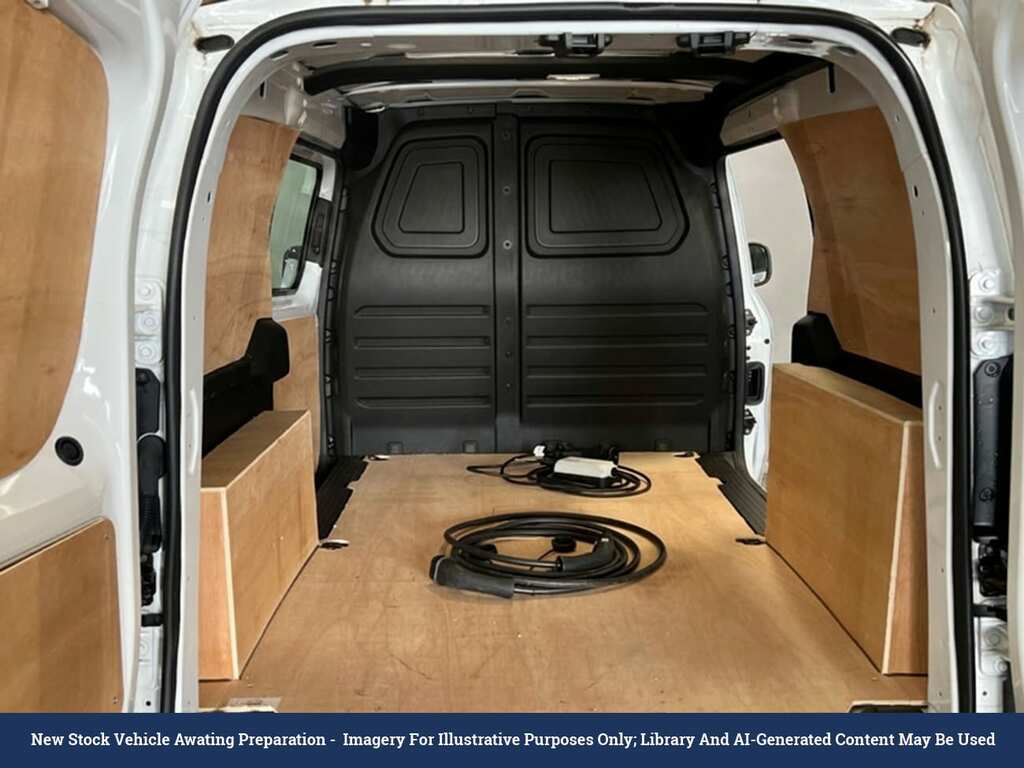 Nissan TOWNSTAR 45Kwh Tekna Panel Van 6Dr L2 122 Ps White #4