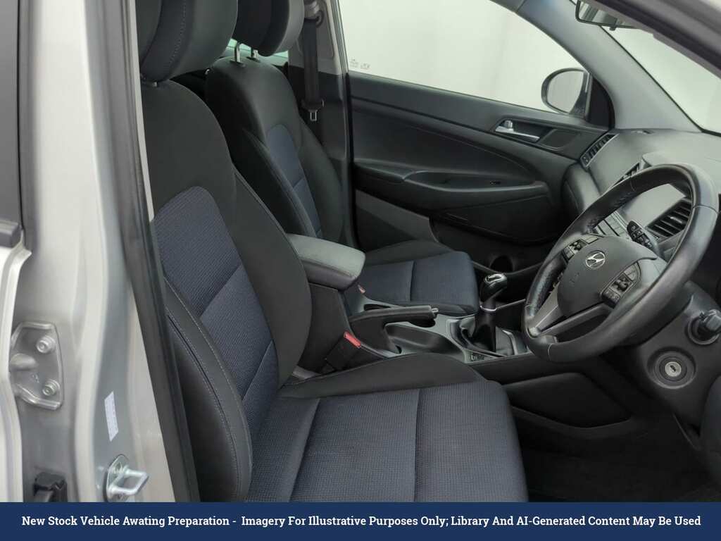 Hyundai Tucson 1.6 Gdi Blue Drive Se Nav Suv Eu Silver #3