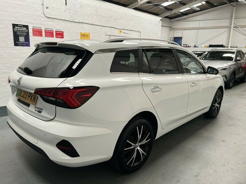 MG MG5 Trophy White #6