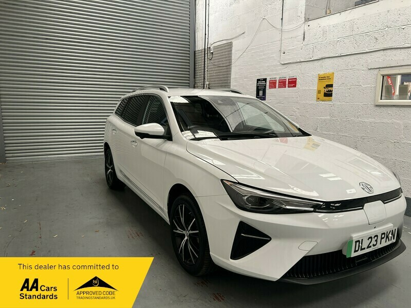 MG MG5 Trophy White