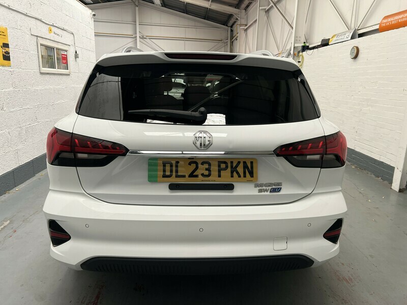 MG MG5 Trophy White #5