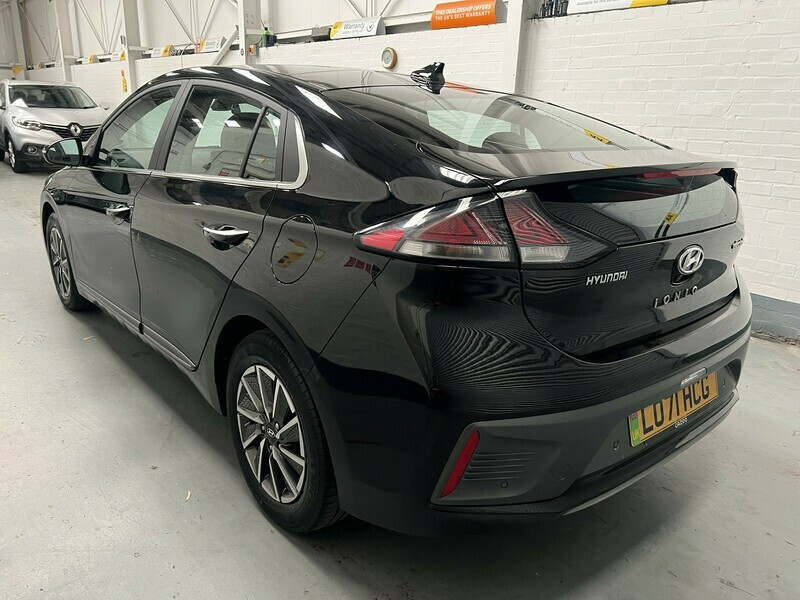 Hyundai Ioniq Premium Black #6
