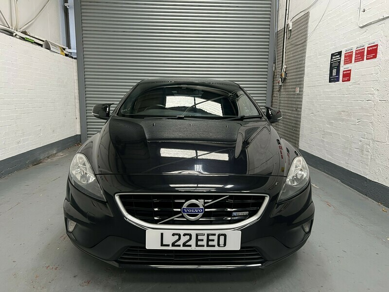 Volvo V40 D2 R-design Black #2