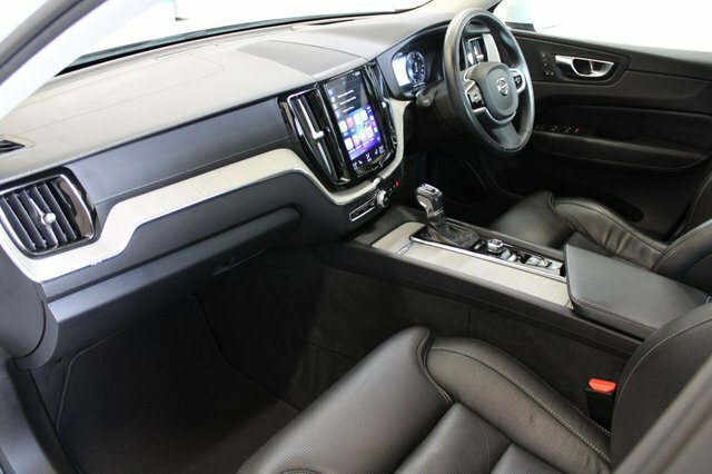 Volvo XC60 2018 2.0 D4 Inscription Pro Awd Euro 6 Ss White #2