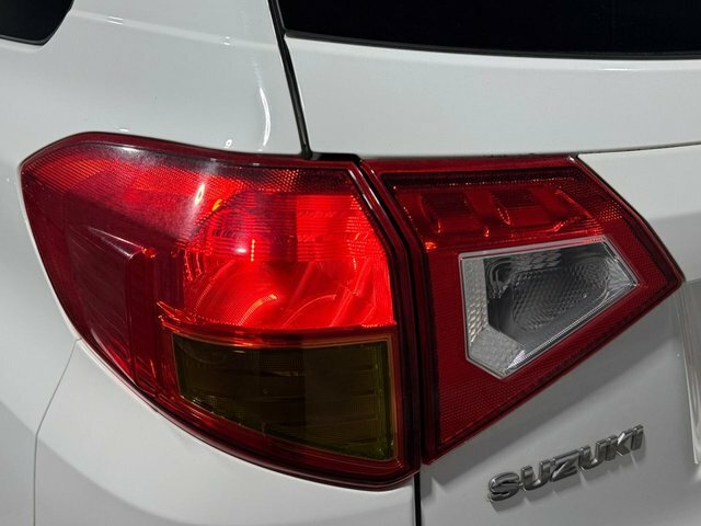 Suzuki Vitara Sz5 Suv FD17EFS White #6