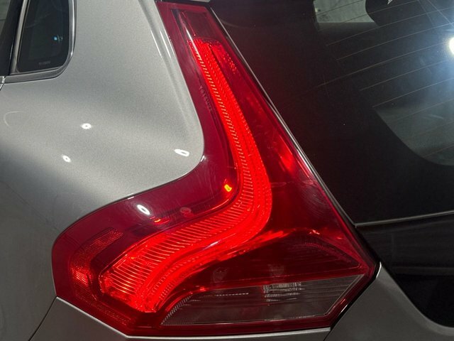 Volvo V40 T2 Se Nav Hatchback Silver #4