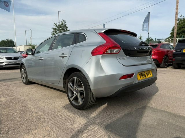 Volvo V40 T2 Se Nav Hatchback Silver #3