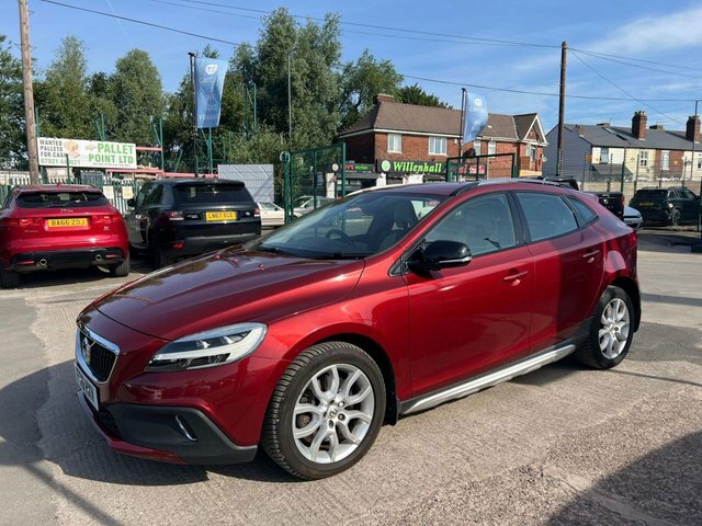 Volvo V40 Cross Country T3 Pro Hatchback Red #2