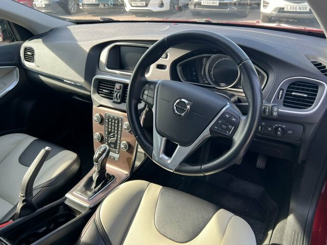 Volvo V40 Cross Country T3 Pro Hatchback Red #5