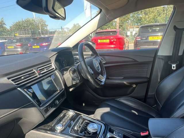 MG MG5 Exclusive Estate Red #6