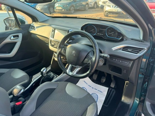 Peugeot 2008 Bluehdi Allure Suv Green #5