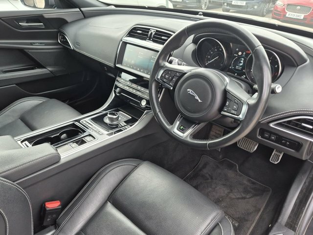 Jaguar XE R-sport Saloon Grey #5