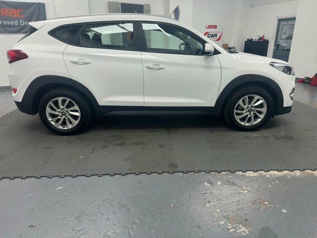 Hyundai Tucson 1.7 Crdi Blue Drive Se Nav Suv E White #5