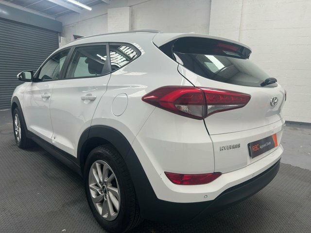 Hyundai Tucson 1.7 Crdi Blue Drive Se Nav Suv E White #3