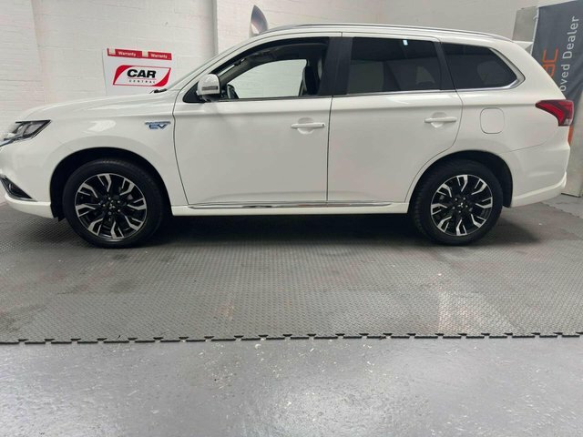 Mitsubishi Outlander 2.0 Outlander 5H Phev Cvt 4Wd White #3