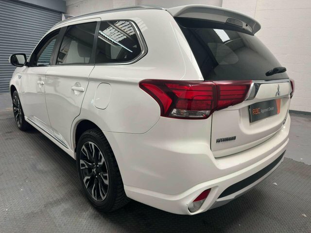 Mitsubishi Outlander 2.0 Outlander 5H Phev Cvt 4Wd White #4