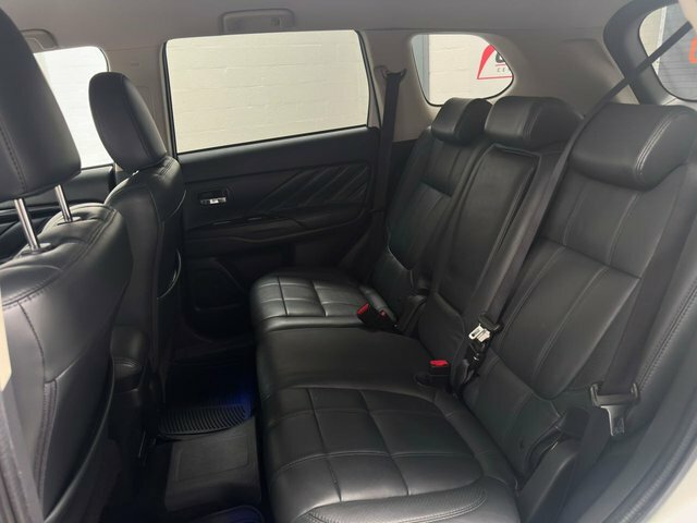 Mitsubishi Outlander 2.0H 12Kwh 4Hs Cvt 4Wd Euro 6 Ss Black #31