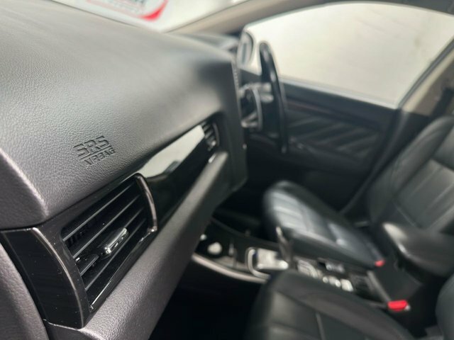 Mitsubishi Outlander 2.0H 12Kwh 4Hs Cvt 4Wd Euro 6 Ss Black #23