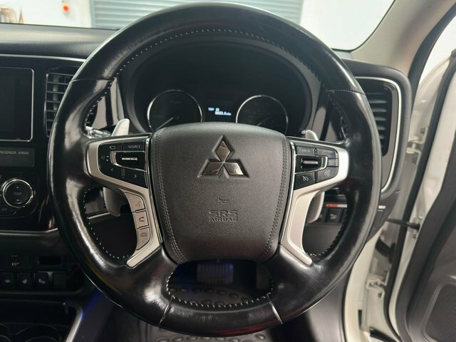 Mitsubishi Outlander 2.0H 12Kwh 4Hs Cvt 4Wd Euro 6 Ss Black #10