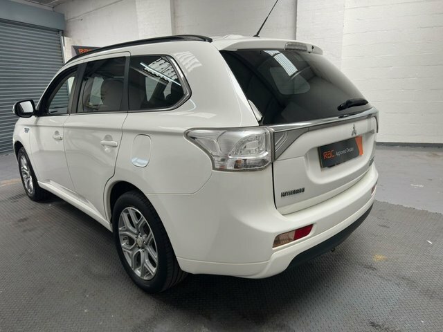 Mitsubishi Outlander 2.0H 12Kwh Gx4h Suv Plug-in Hybrid Cvt White #4